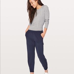 Women’s Lululemon Twisted and Tucked jogger